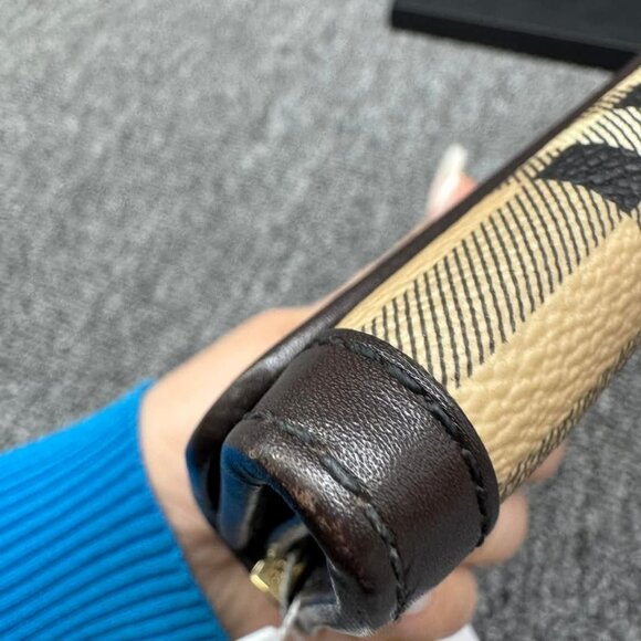 Burberry Leather Wallet 166-032425 - Picture 7 of 14